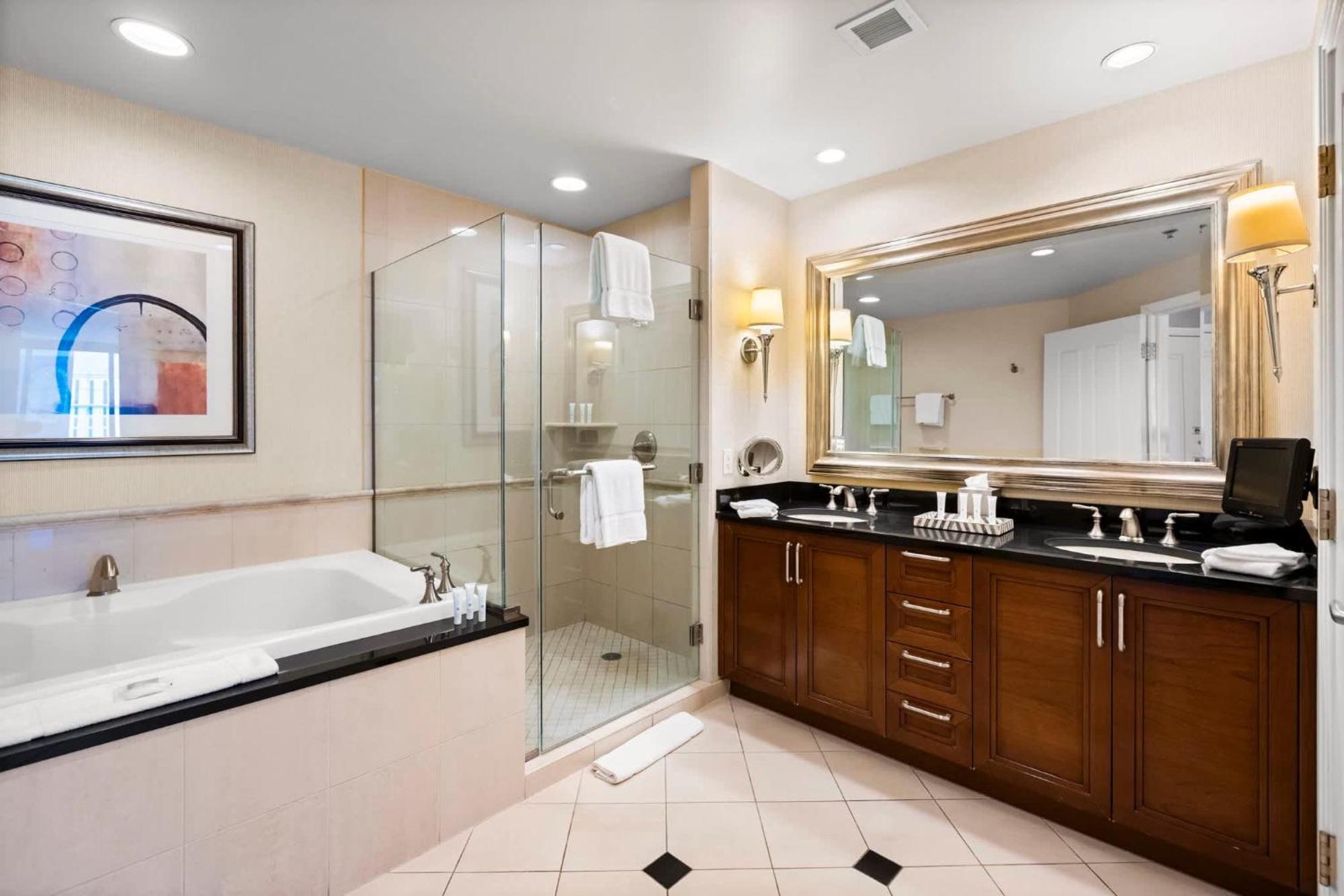 No Fee Strip View Suites+ Free Valet + Pool * Las Vegas