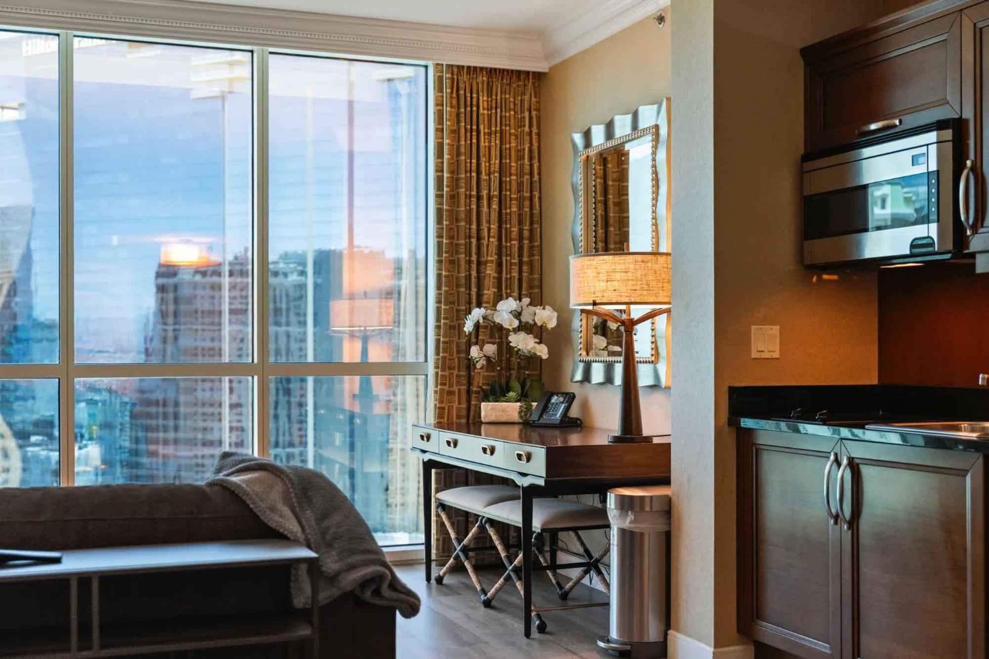 No Fee Strip View Suites+ Free Valet + Pool Сasa de vacaciones