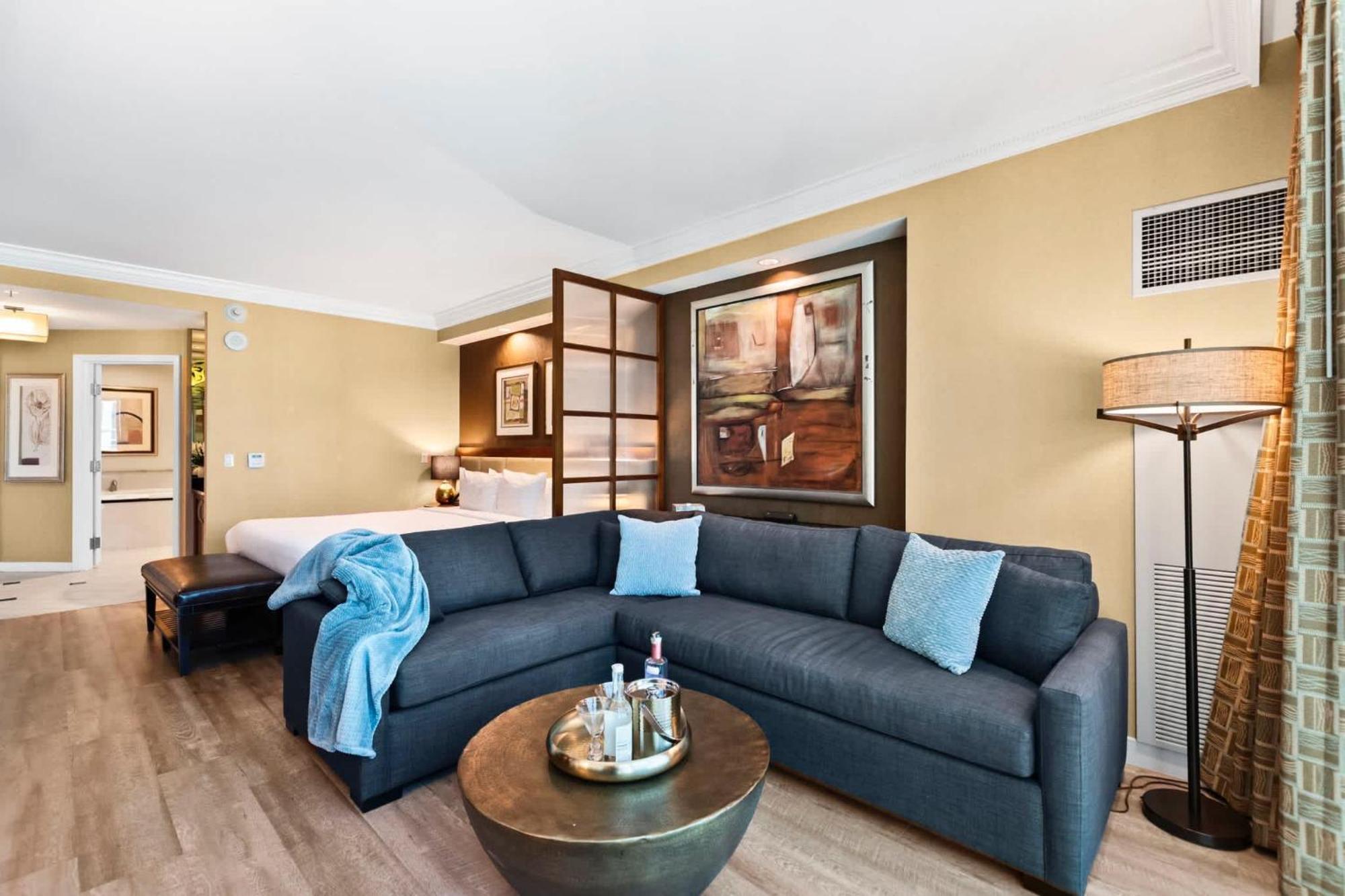 Сasa de vacaciones No Fee Strip View Suites+ Free Valet + Pool *