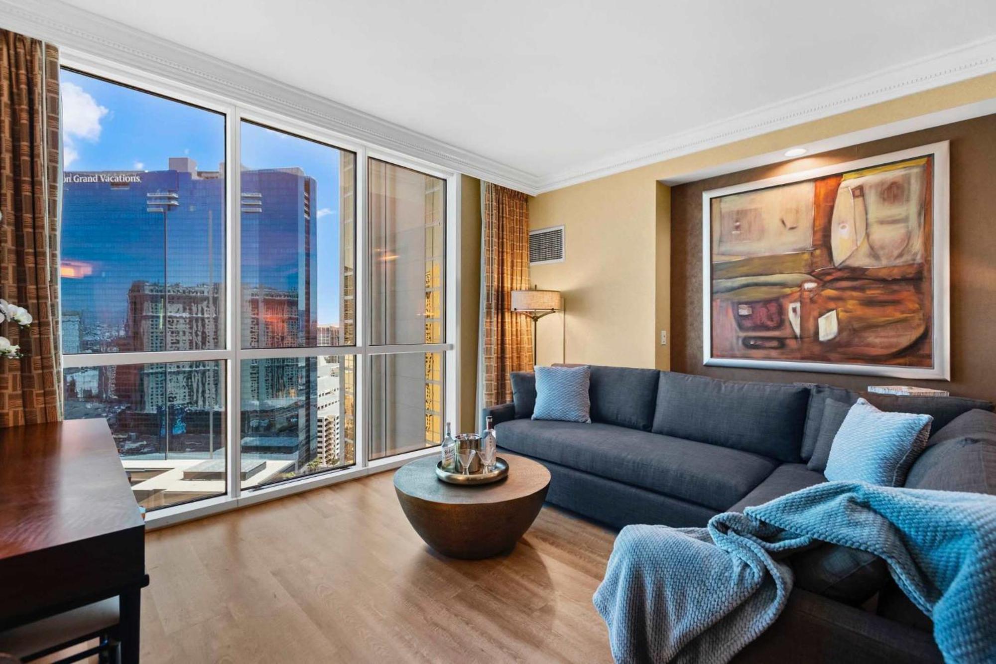 No Fee Strip View Suites+ Free Valet + Pool Las Vegas