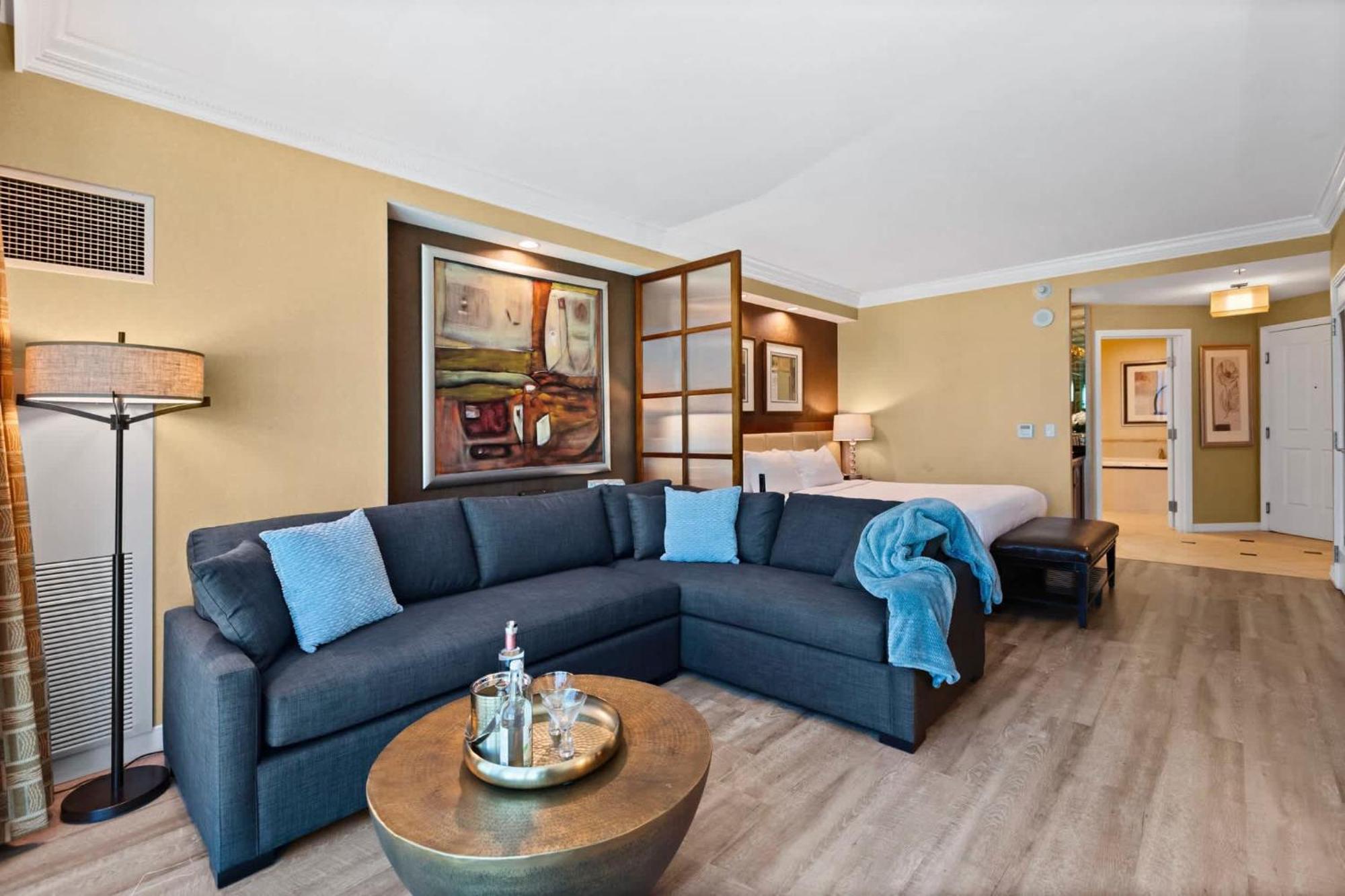 No Fee Strip View Suites+ Free Valet + Pool Сasa de vacaciones